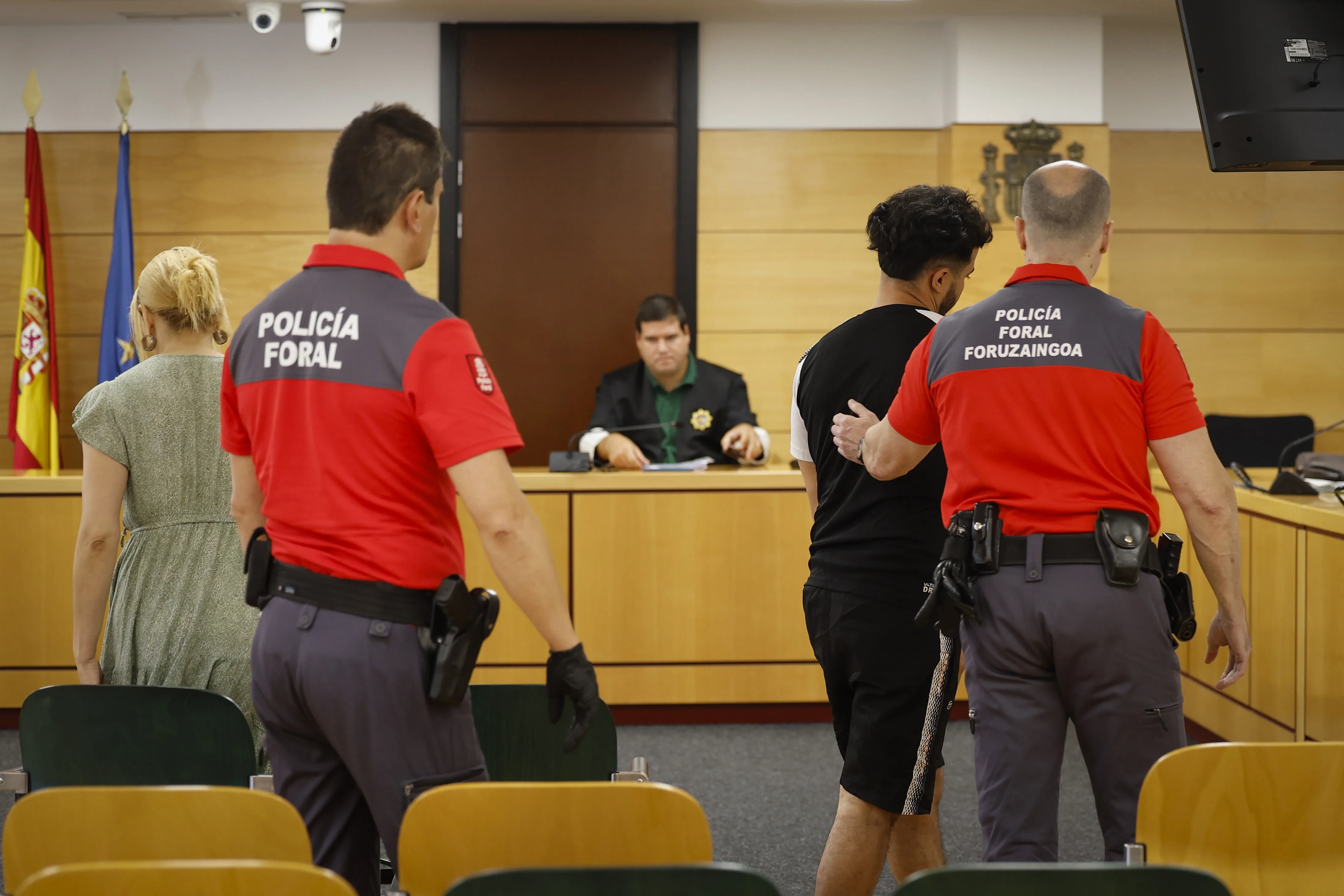 Imagen de la vista en la que el acusado de matar con un arma blanca a una joven en 2024 en la Rochapea ha aceptado 21 años de cárcel