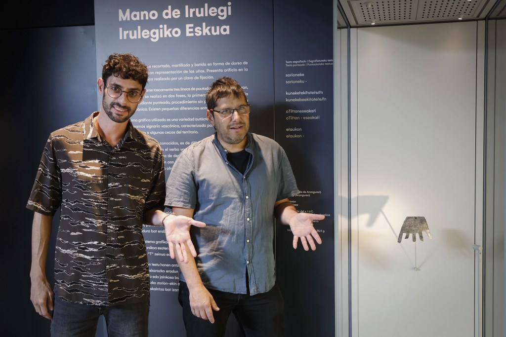 Imagen de la Mano de Irulegi que ahora se exhibe de forma permanente en el Museo de Navarra