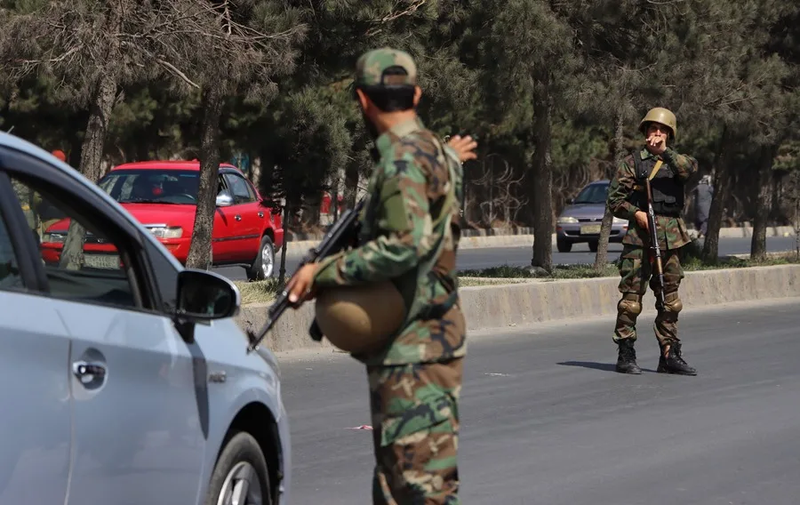 Talibanes liberan a un estadounidense