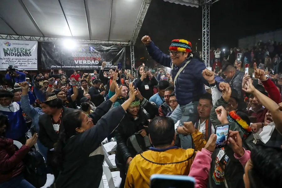 Fotografía de archivo de Marlon Vargas (d-arriba), presidente de la Confederación de Nacionalidades Indígenas del Ecuador (Conaie), en Quito (Ecuador). EFE/JOSÉ JÁCOME