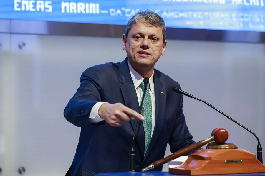 Fotografía de archivo del 5 de septiembre de 2025 del gobernador del estado de São Paulo, Tarcísio de Freitas, hablando en Sao Paulo (Brasil). EFE/ Sebastiao Moreira