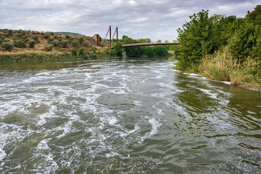 Acuerdo en la UE sobre la propuesta para actualizar la lista de contaminantes en el agua. En la imagen, Vista del río Tajo en Toledo, España, en una imagen de archivo. EFE/Ismael Herrero