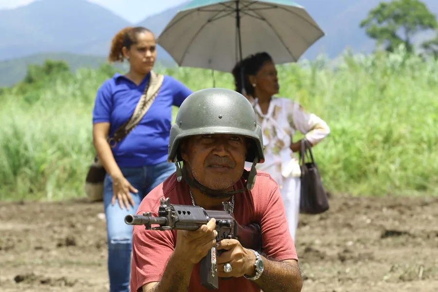 Venezuela avanza con el adiestramiento militar tras denunciar el "asalto" de EE.UU. a una embarcación