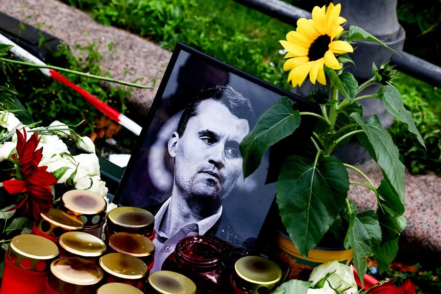 Decenas de personas son despedidas por sus comentarios sobre el asesinato de Charlie Kirk en EE.UU.