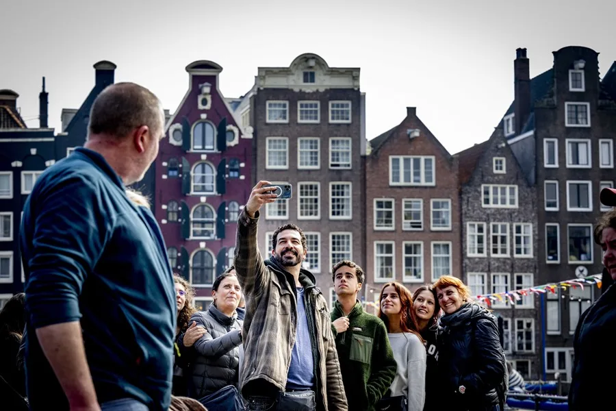 Ámsterdam, a juicio por el turismo: los vecinos acusan al municipio de no frenar las masas