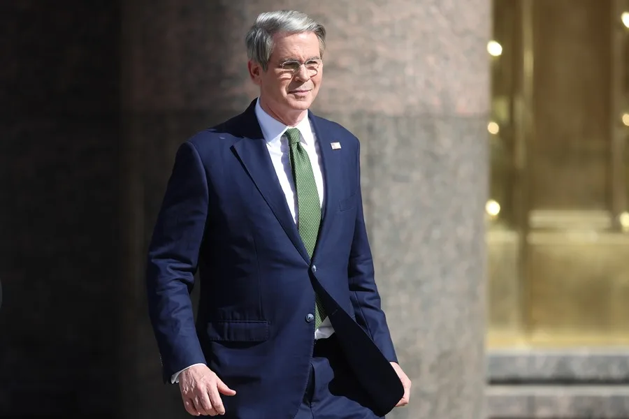 Argentina confirma que negocia ayuda financiera de EE.UU. "lo más rápido posible" y Trump aclara que no es un rescate económico