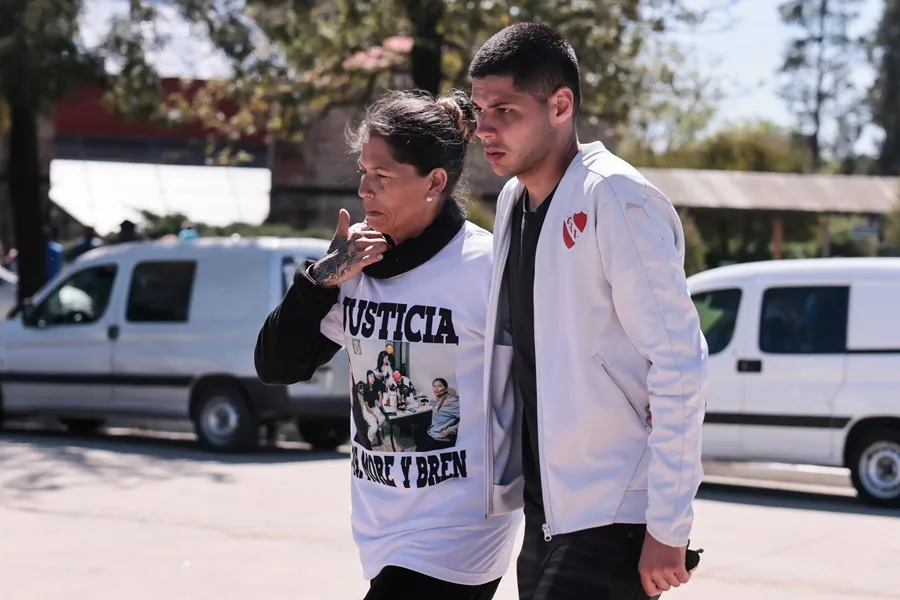 Bolivia entrega a Argentina a un peruano investigado por el triple feminicidio que conmociona al país