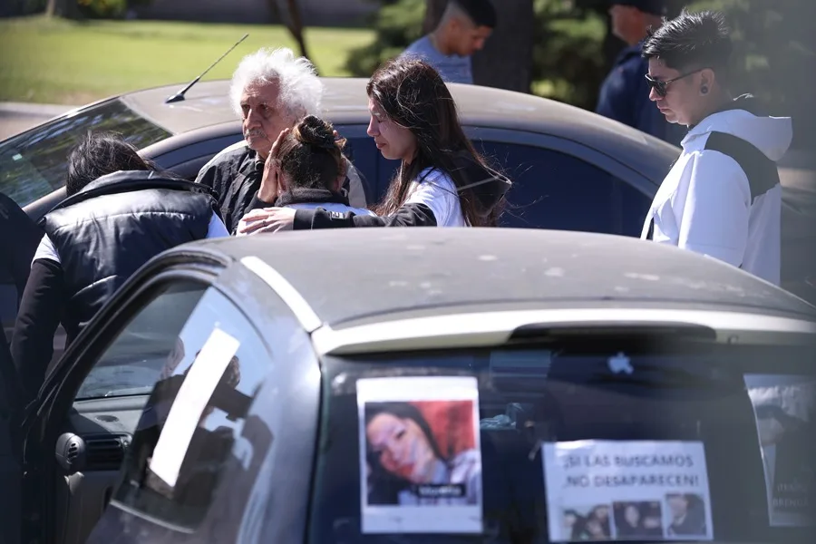 Las víctimas del triple feminicidio en Argentina son enterradas mientras la investigación avanza