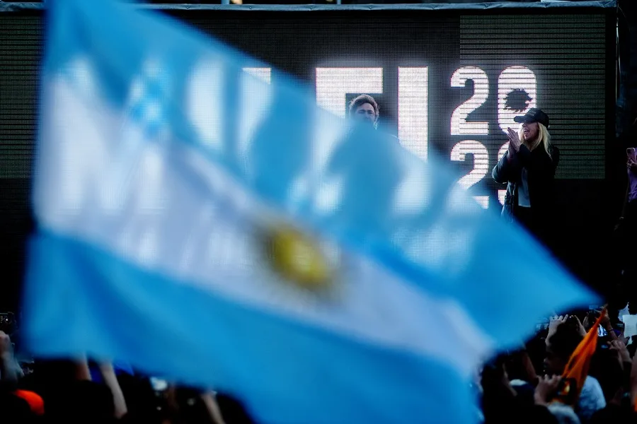 El riesgo país de Argentina supera los 1.000 puntos tras la derrota electoral de Milei