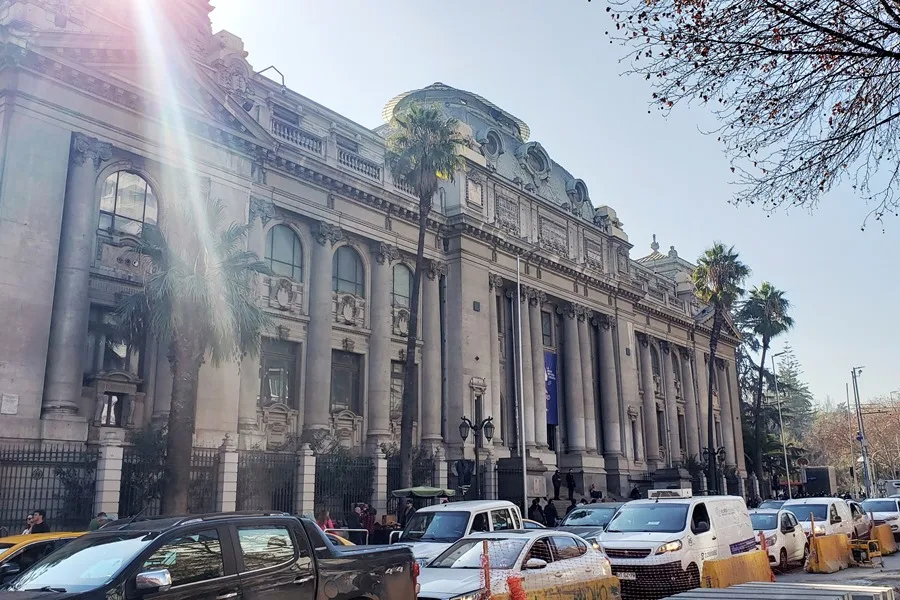 La buhardilla de la Biblioteca Nacional de Chile donde la literatura regateó la censura de Pinochet