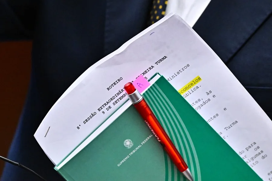 El juez instructor del juicio contra Bolsonaro dice que el expresidente de Brasil buscaba "perpetuarse en el poder"