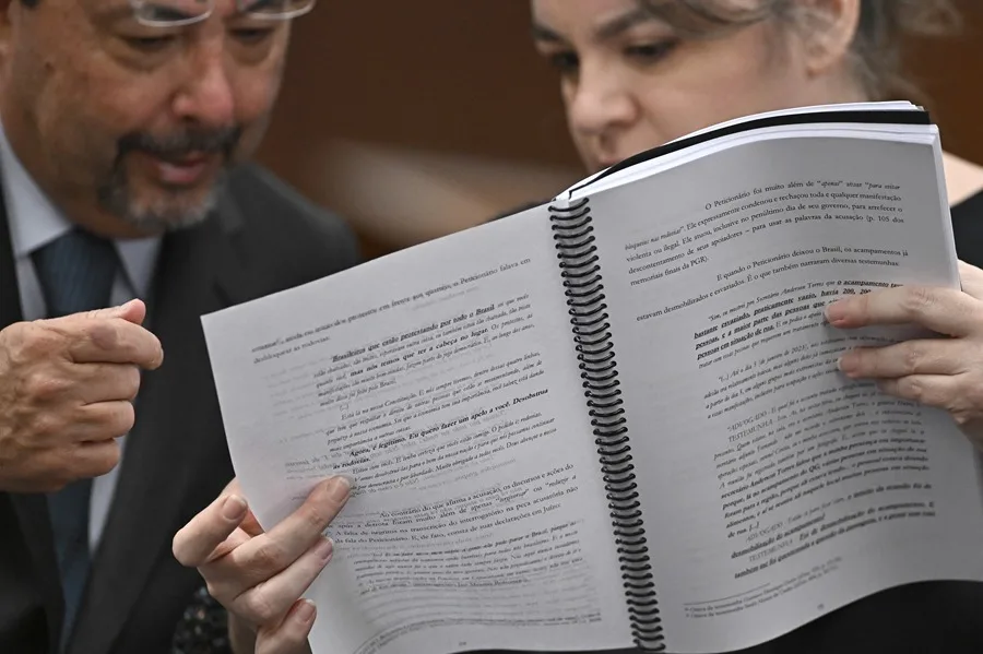 La defensa de un exministro admite planes golpistas en el Gobierno de Bolsonaro, quien pide su absolución