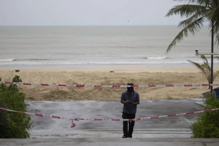 El supertifón Ragasa toca tierra en China
