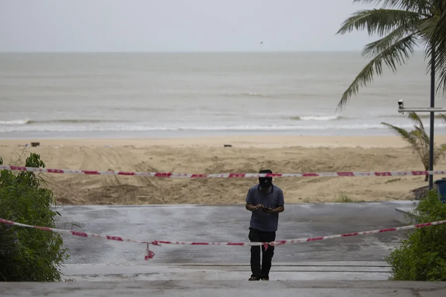 El supertifón Ragasa toca tierra en China