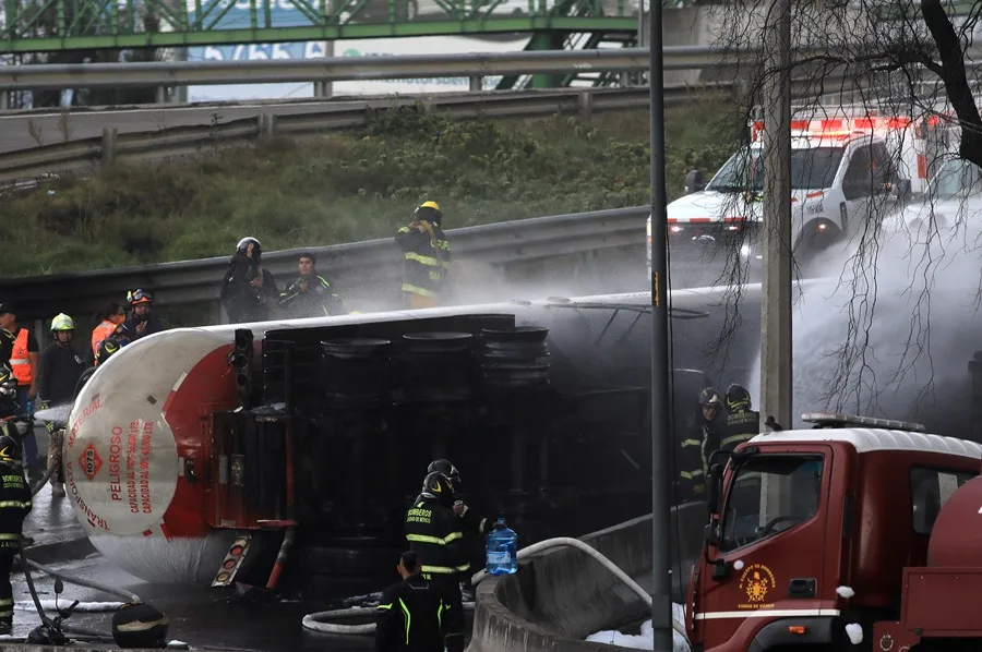 Aumenta a 15 la cifra de muertos por la explosión de un camión de gas en Ciudad de México