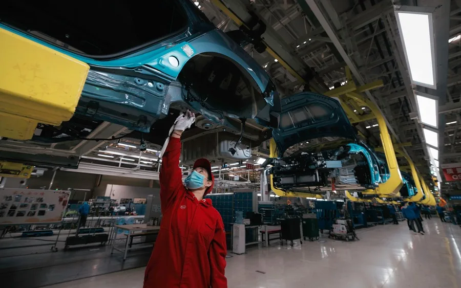 México analiza aranceles de hasta el 50 % a los autos de China y otras importaciones asiáticas