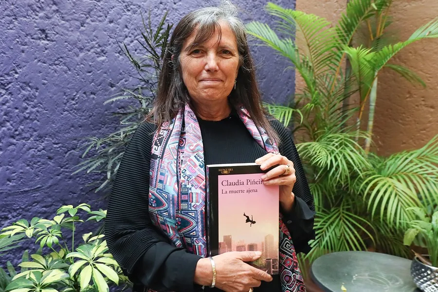 Con su nuevo libro, Claudia Piñeiro visibiliza "la manipulación" masculina en el trabajo sexual