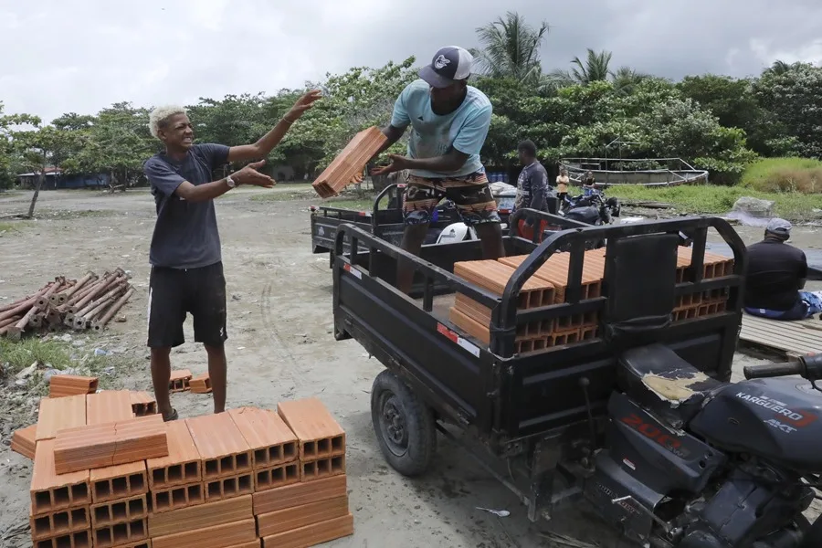 Personas trabajando en construcción