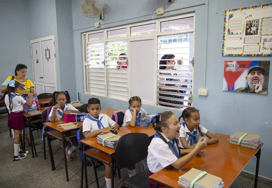 La falta de profesores y uniformes marca el inicio del nuevo curso escolar en Cuba