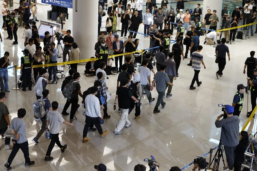 Trump afirma que las empresas extranjeras pueden traer a sus empleados a EE.UU. por "un tiempo"