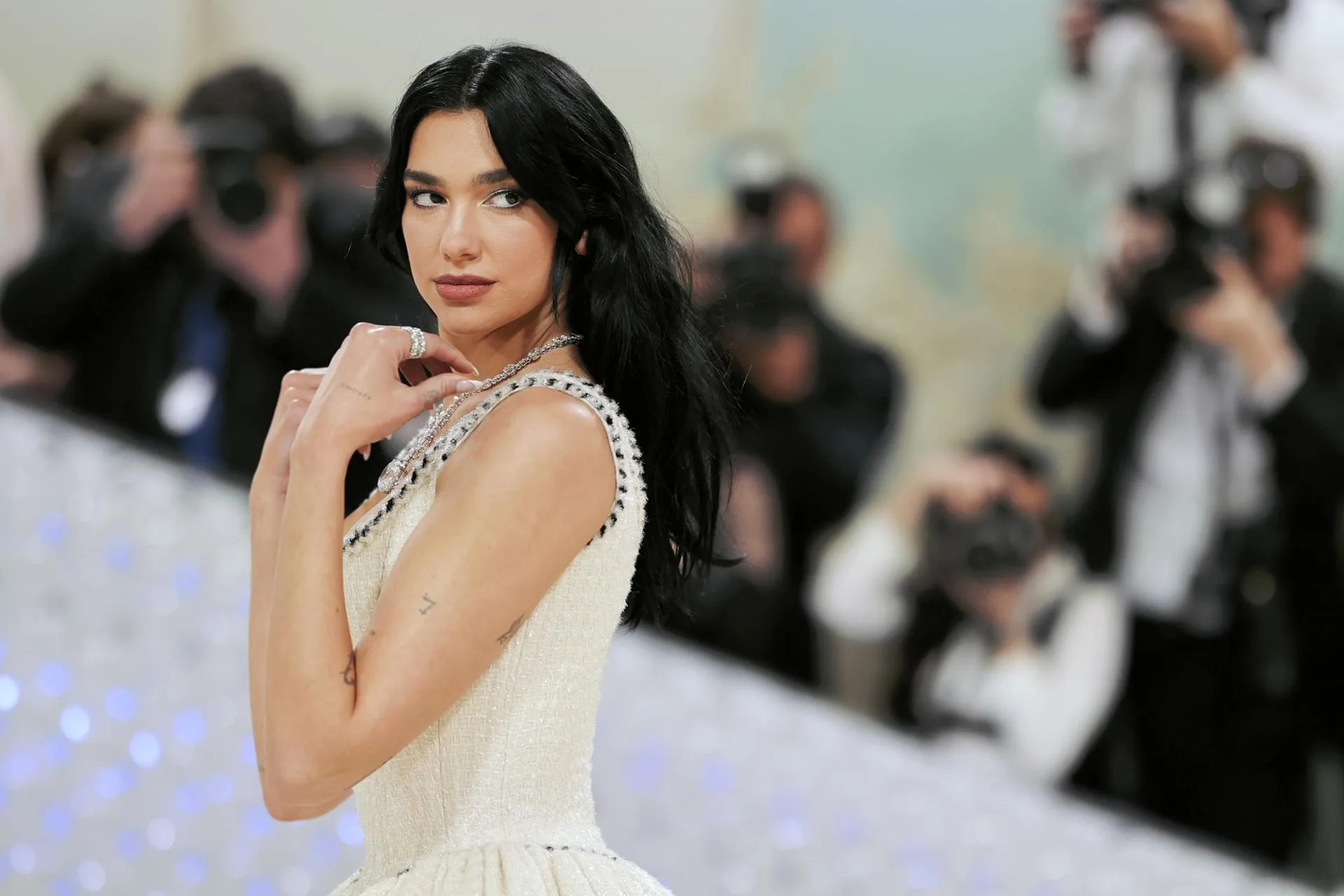 Dua Lipa despidió a su agente por pedir la expulsión de Kneecap de Glastonbury