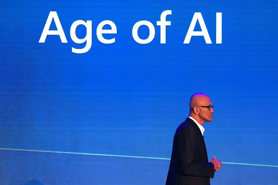 Fotografía de archivo del presidente y director ejecutivo de Microsoft, Satya Nadella, hablando durante el evento Microsoft Build: AI Day en Kuala Lumpur, Malasia. EFE/EPA/FAZRY ISMAIL