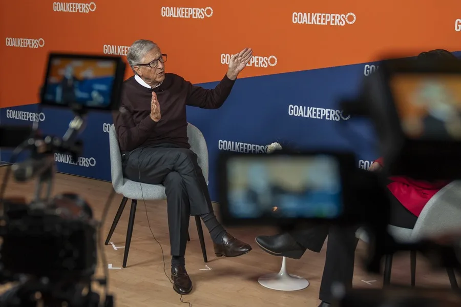 Bill Gates defiende "la verdad sobre las vacunas": Gracias a ellas mueren menos niños