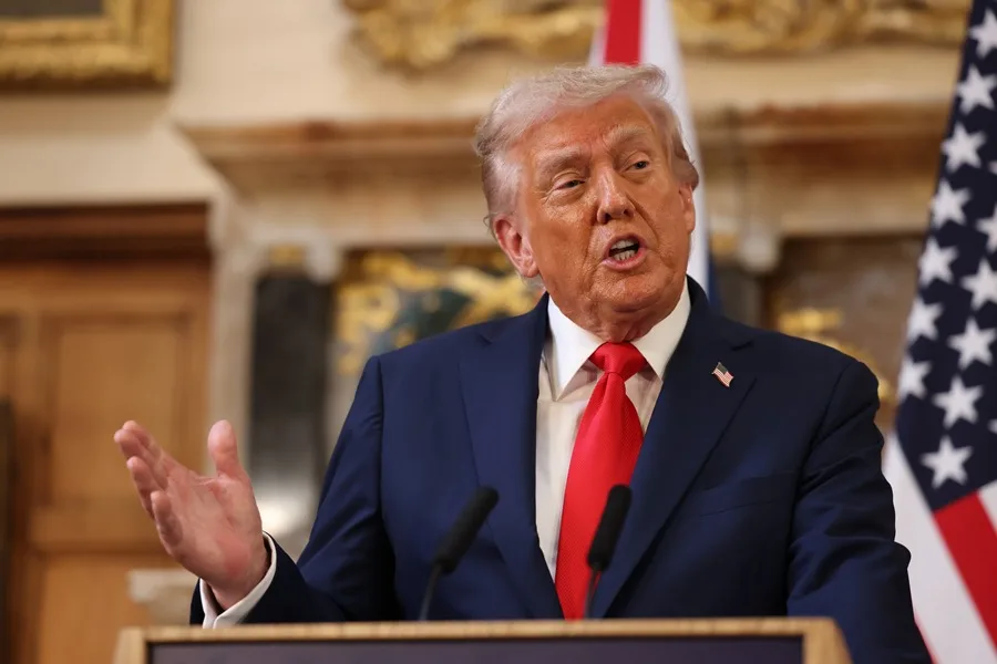 El presidente de Estados Unidos, Donald J. Trump, habla durante una rueda de prensa en su visita a Chequers, la residencia de campo del primer ministro en Aylesbury, Gran Bretaña. EFE/EPA/NEIL HALL / POOL