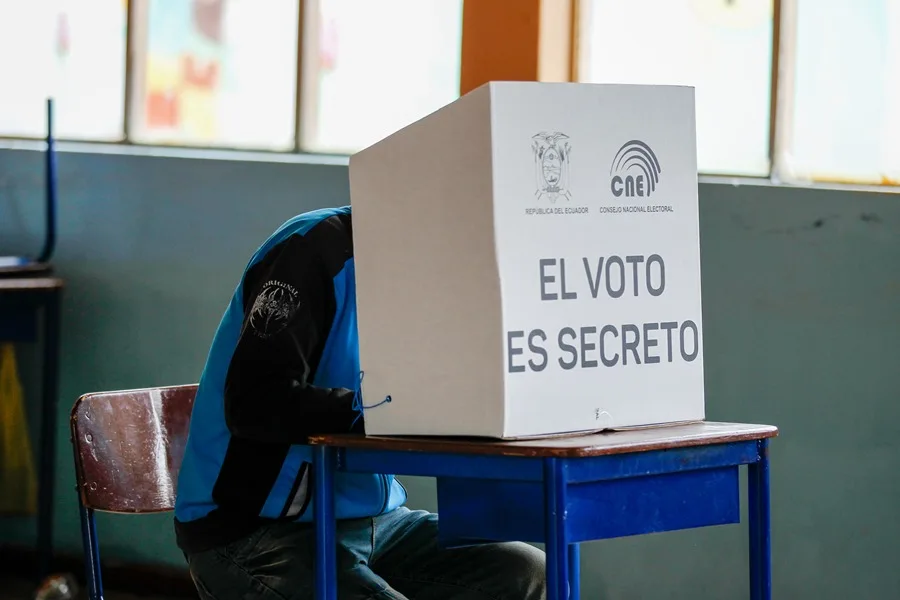 El Gobierno de Ecuador prevé que los ecuatorianos vayan tres veces a las urnas si se aprueba la Constituyente