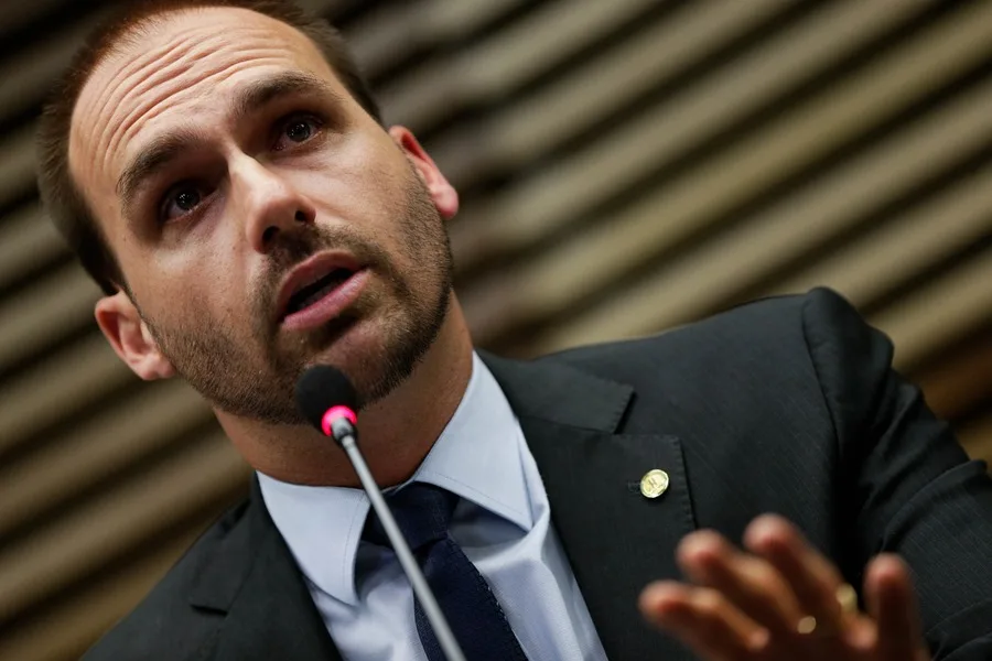 Un hijo de Bolsonaro prevé nuevas sanciones de Trump a Brasil si su padre es condenado