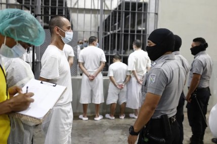 Denuncian corrupción en cárceles de El Salvador como el pago a particulares para las visitas