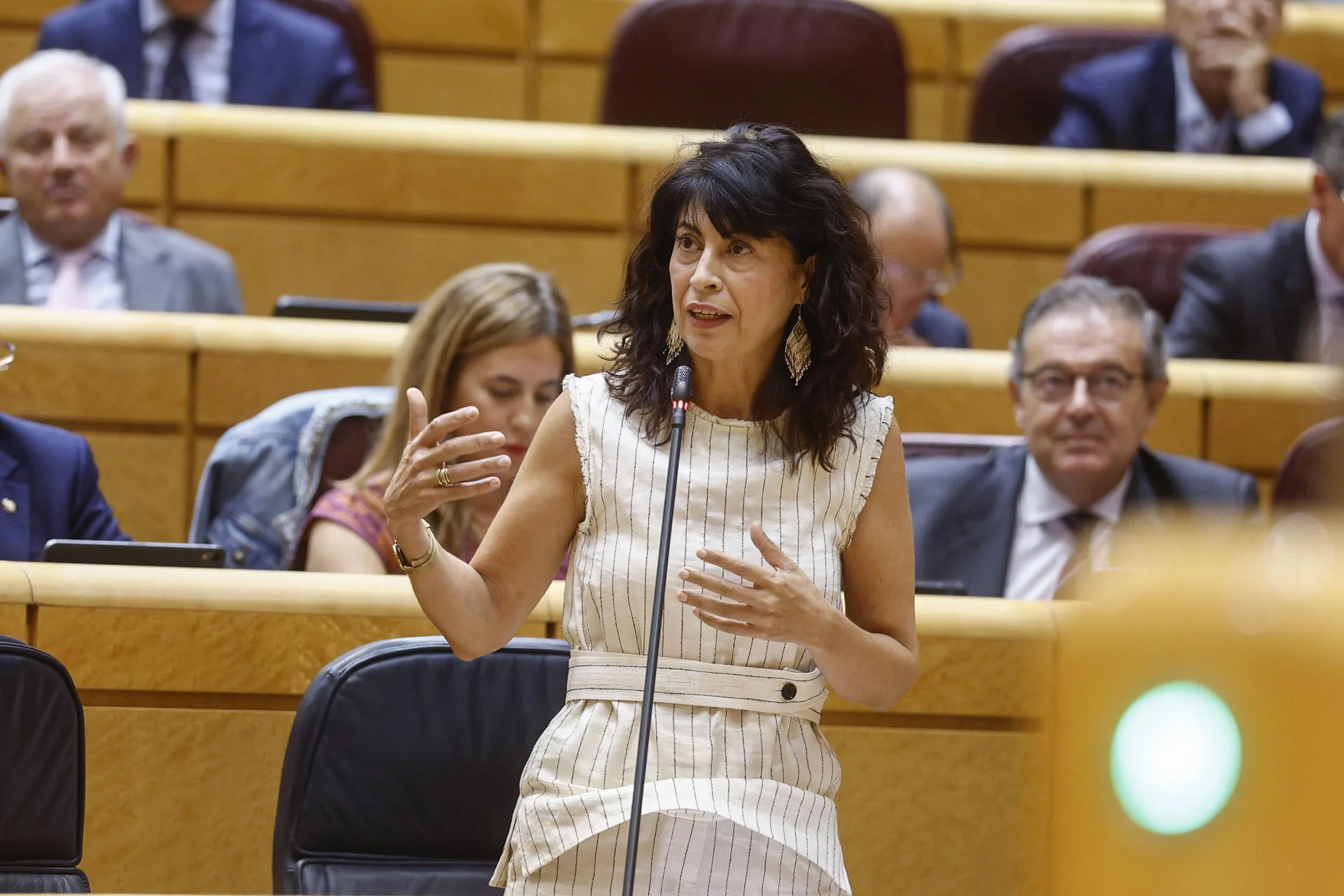 El Senado pide que Redondo salga del Gobierno por el "escándalo" de las pulseras