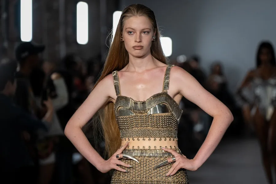 La hija trans de Elon Musk debuta como modelo en la Semana de la Moda de Nueva York