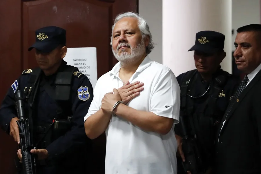 La CIDH otorga medidas cautelares para dos abogados críticos de Bukele presos en El Salvador