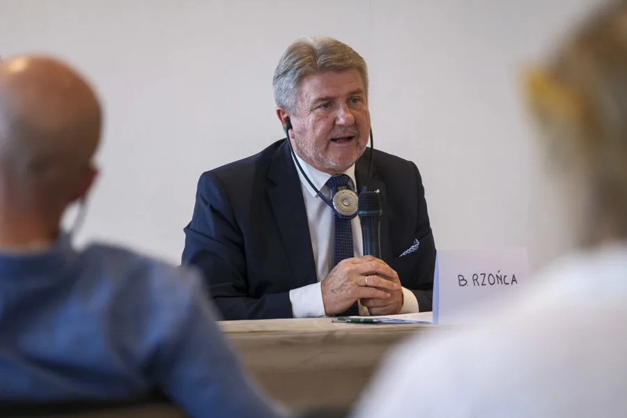 Eurodiputados creen que España está al frente de la lucha contra la migración ilegal. En la imagen, El presidente de la Comisión de Peticiones del Parlamento Europeo, Bogdan Rzonca, durante una rueda prensa este miércoles en Las Palmas de Gran Canaria (España). EFE/Ángel Medina G.
