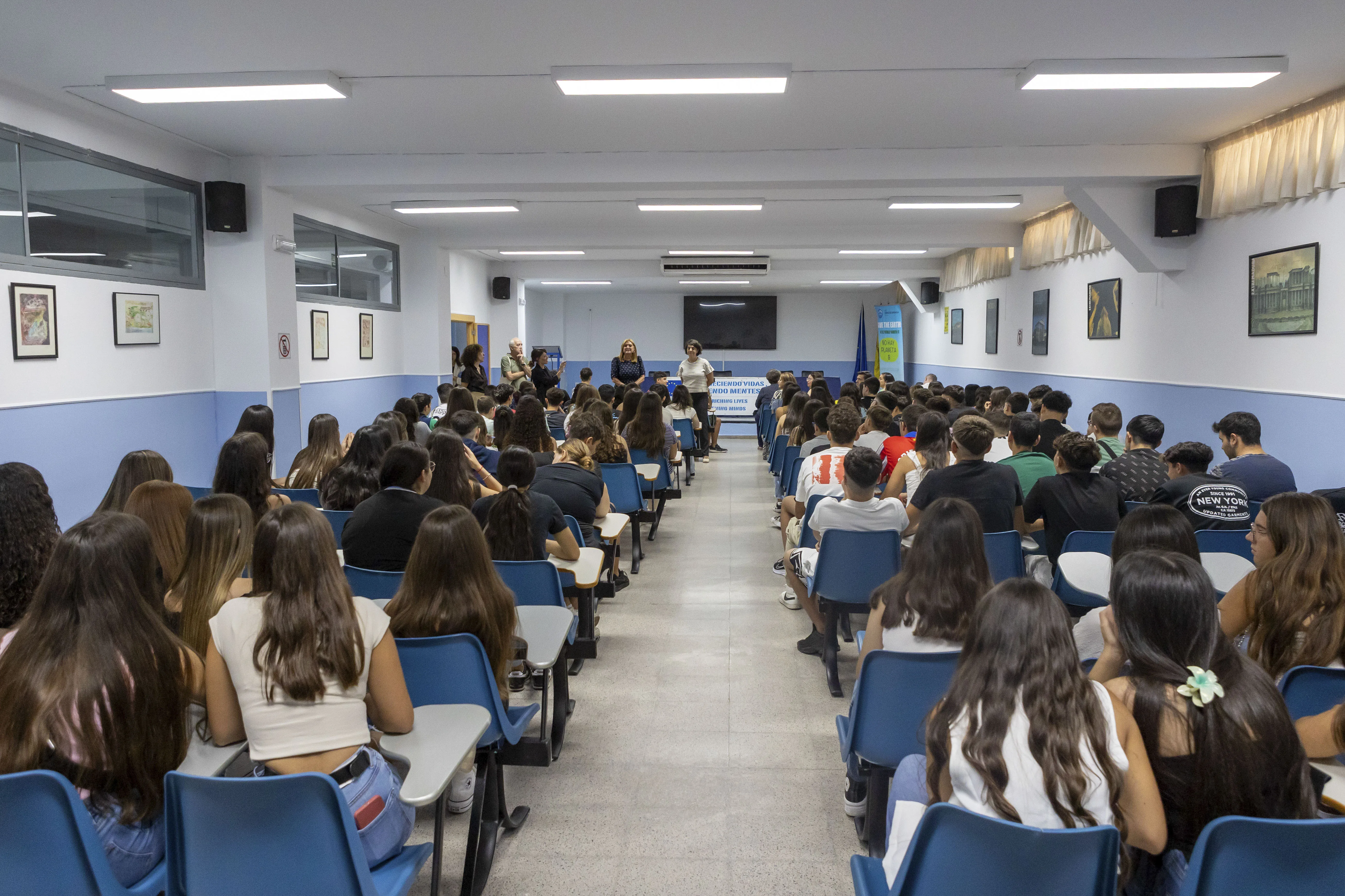 Extremadura inicia a partir de este jueves el curso escolar para 167.251 alumnos de enseñanzas no universitarias, lo que supone un descenso del 1 %.