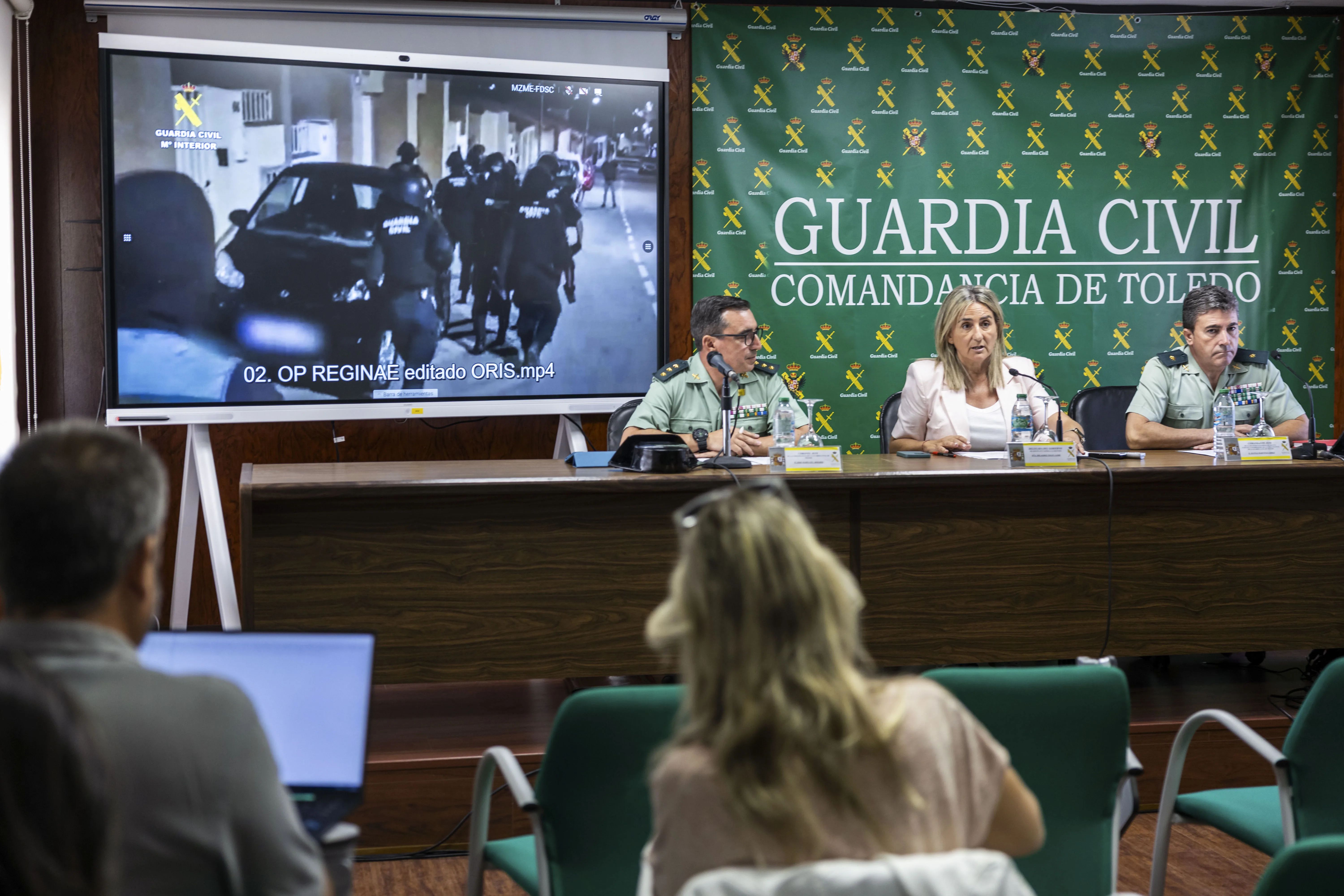 TOLEDO, 01/09/2025.- La delegada del Gobierno en Castilla-La Mancha, Milagros Tolón, informa de una operación desarrollada por la Guardia Civil en la provincia de Toledo, acompañada del jefe de la Comandancia de Toledo, coronel José María Gil Armario, y del jefe de Policía Judicial e Información, comandante Matías Martínez.- EFE/Ángeles Visdómine