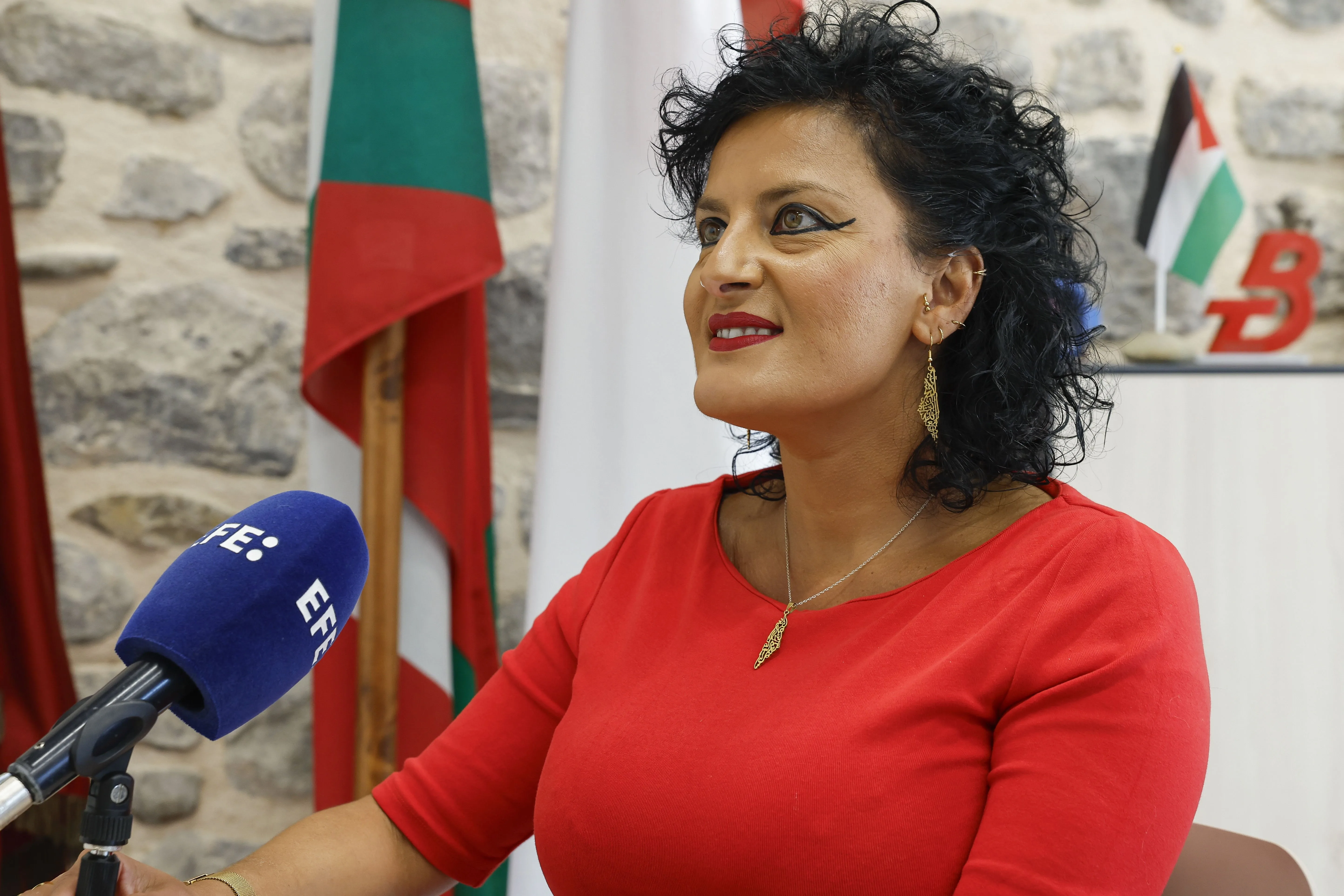 BERMEO (BIZKAIA). -La alcaldesa de Bermeo (Bizkaia), Nadia Nemeh Shomaly, de origen palestino, ha destacado en una entrevista con EFE que "mirar para otro lado es ser cómplice del genocidio" de Israel en Gaza. EFE/ Miguel Toña