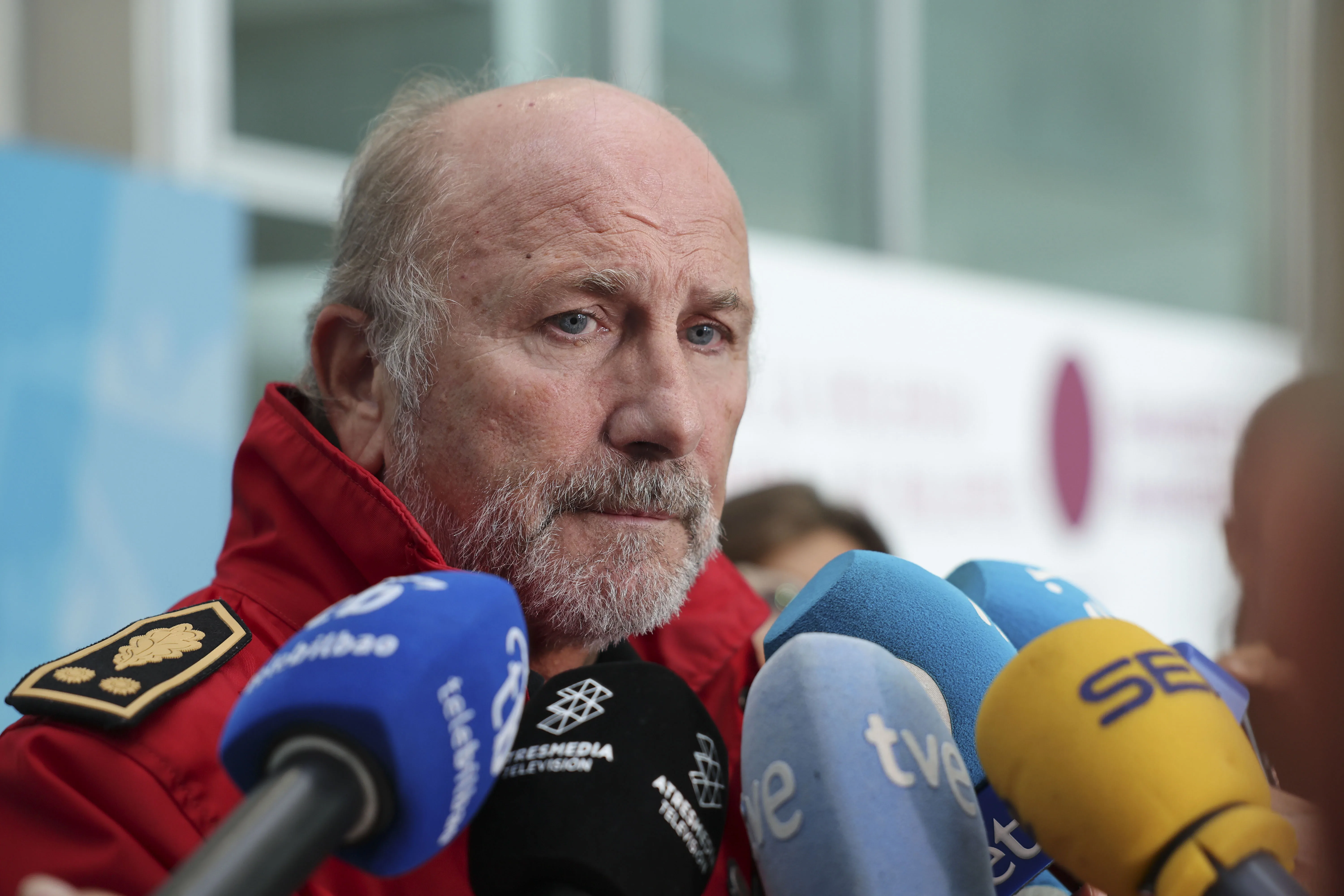 BILBAO.-El Jefe de la Ertzaintza Josu Bujanda descarta la premeditación y que los tres detenidos por el homicidio de un joven de 21 años apuñalado el pasado domingo en Bilbao pertenezcan a una banda organizada. EFE/Luis Tejido