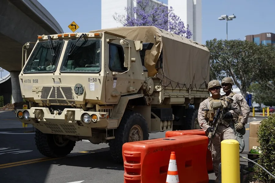 Un juez federal dicta que el despliegue de las tropas en Los Ángeles violó la ley federal
