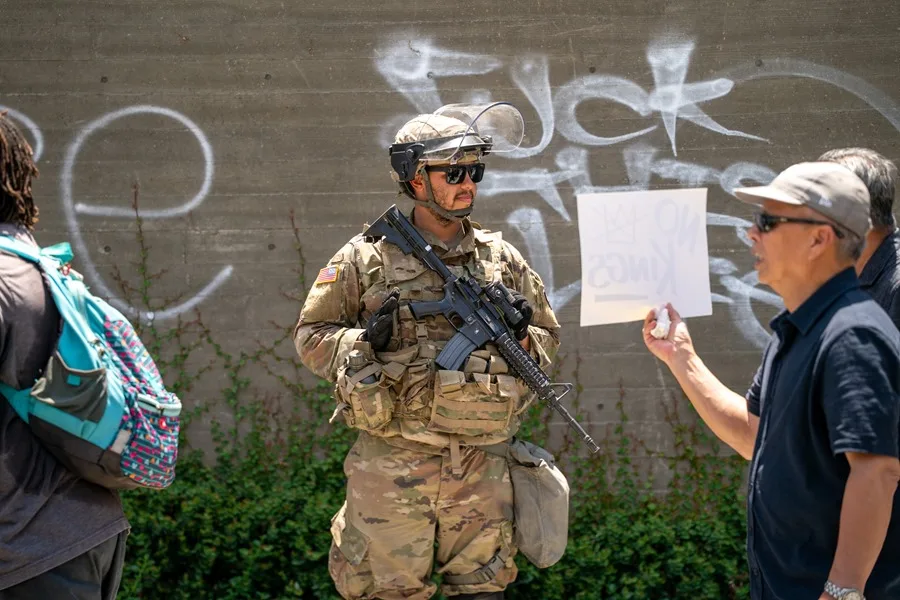 Trump amenaza con enviar tropas a Chicago y expertos advierten sobre un "abuso de poder"