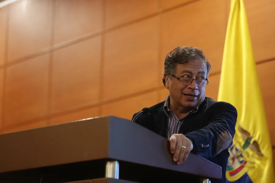 Abren indagación a dos militares de Colombia por permitir una infiltrada en la seguridad de Petro