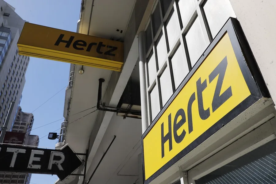 Hertz empieza a vender en EE.UU. sus autos usados totalmente a través de internet