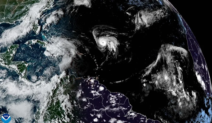 Humberto ya es huracán categoría 5 mientras surge una depresión tropical que podría afectar a EE.UU.