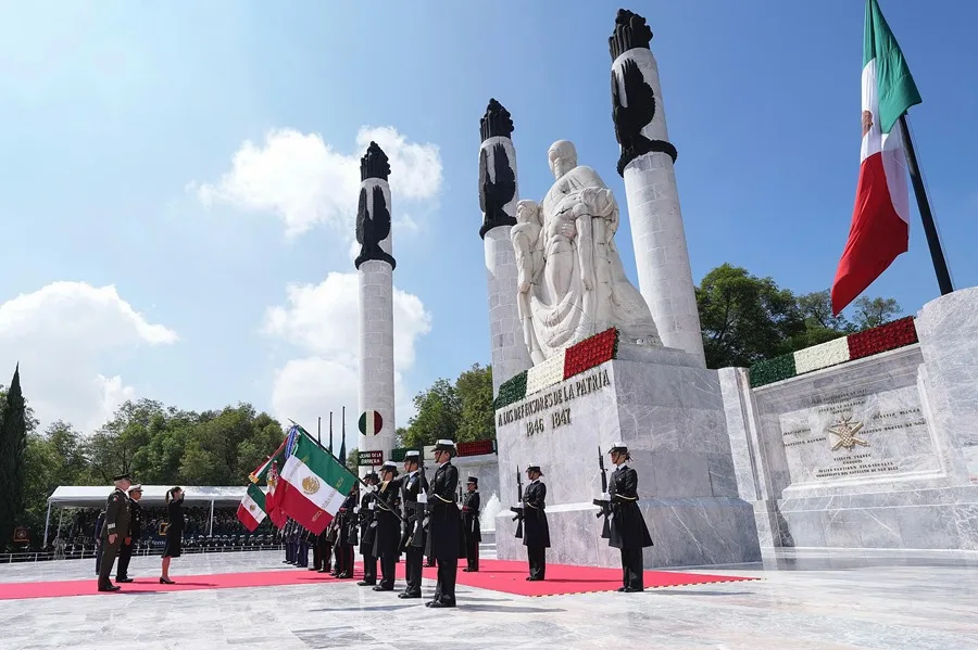 México inicia sus fiestas patrias con una reivindicación de las mujeres en las Fuerzas Armadas