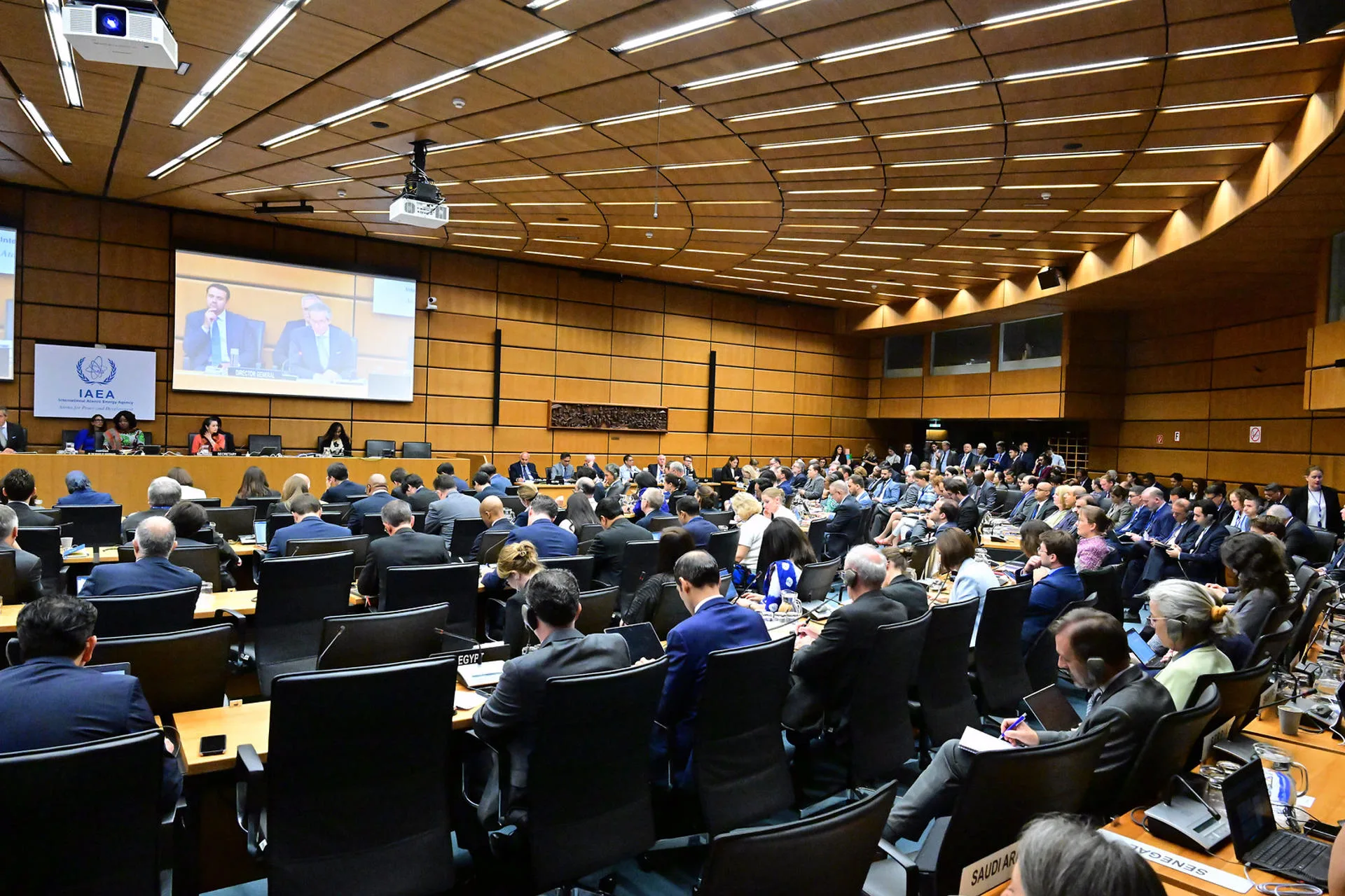 Irán y la OIEA acuerdan recuperar la cooperación para inspecciones nucleares