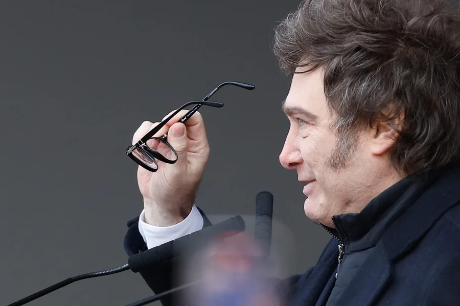 Milei acusa a periodistas de "espionaje ilegal" en Argentina tras la difusión de unos audios de su hermana