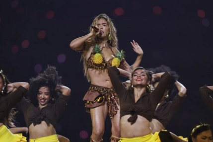 La colombiana Karol G llena de ritmo latino el descanso de la NFL en São Paulo