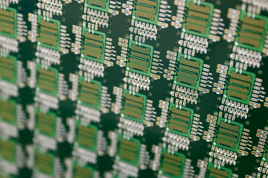 Los Veintisiete piden "más ambición" para la Ley Europea de Chips.