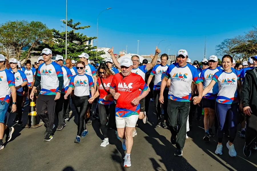 Lula convierte una caminata en un acto por la soberanía de Brasil en medio de la disputa con Trump